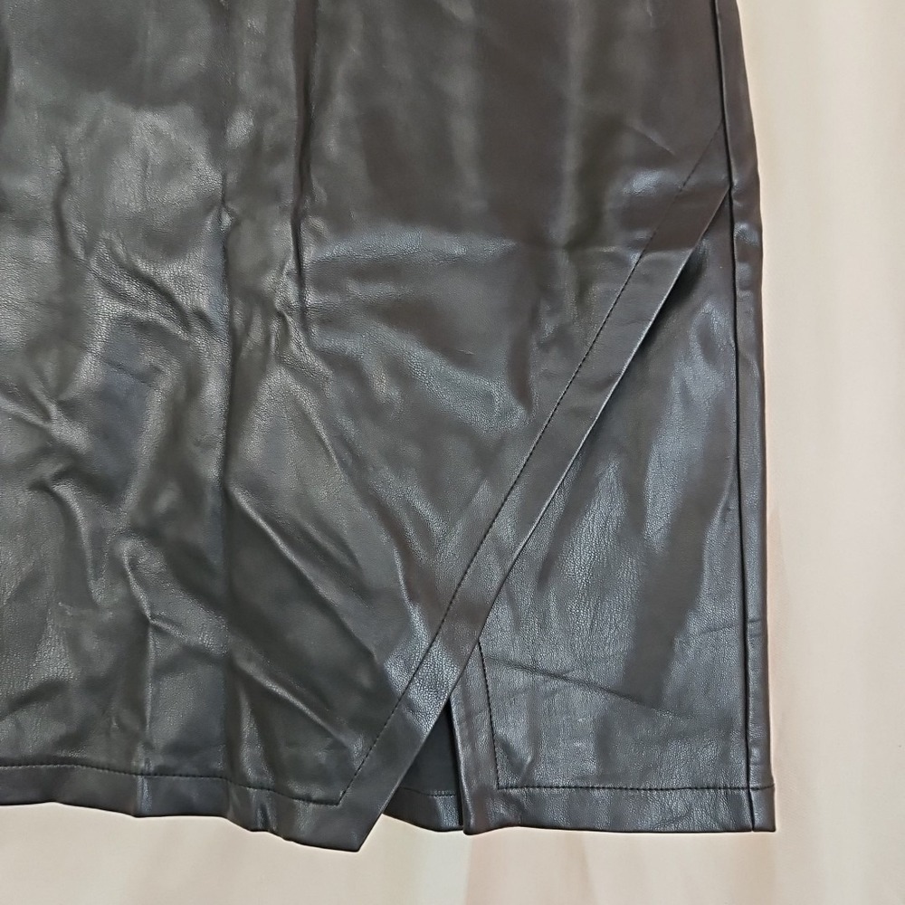 LOFT Ann Taylor Faux Leather Mini Skirt Women's 2P Minimalist Chic Night Out - Picture 2 of 6